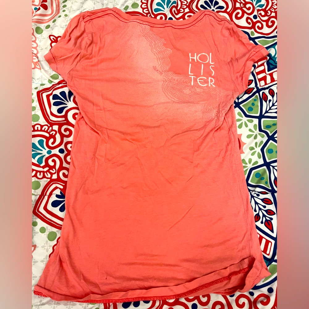 Two Hollister t-shirts. Multicolored. US size M. Decent condition. - Picture 2 of 6
